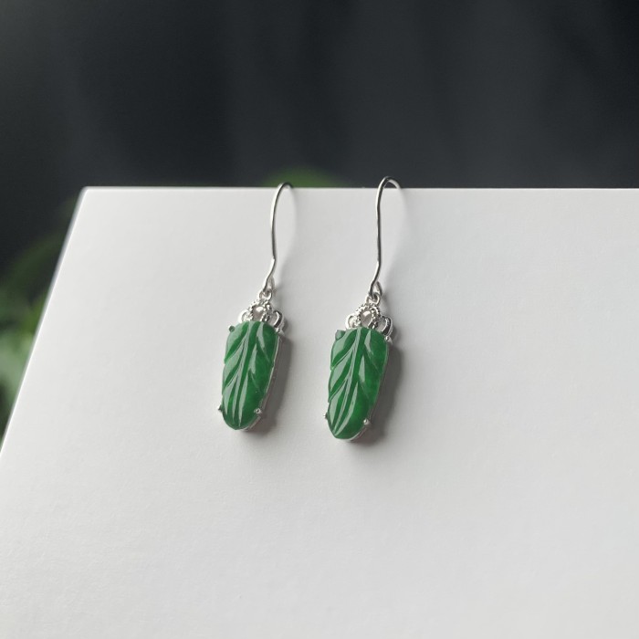 Emerald ear hook