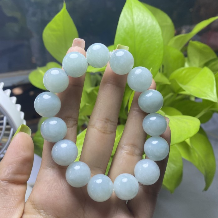 Emerald bead string