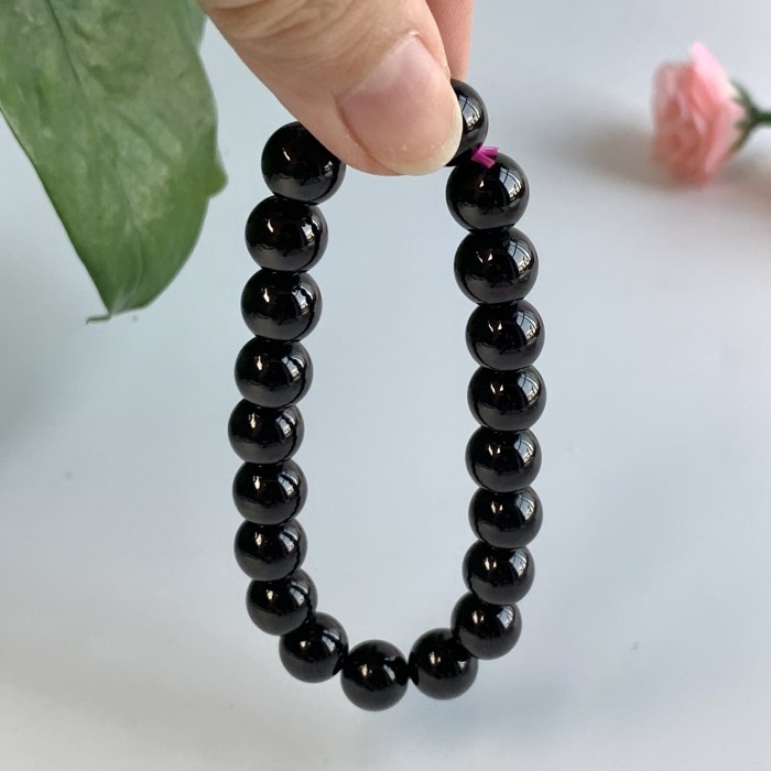 Garnet hand string