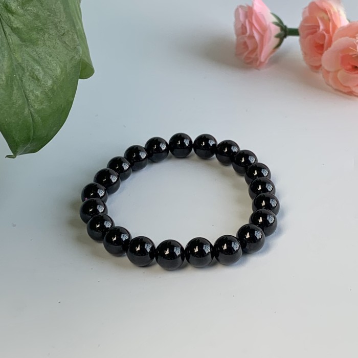 Garnet hand string