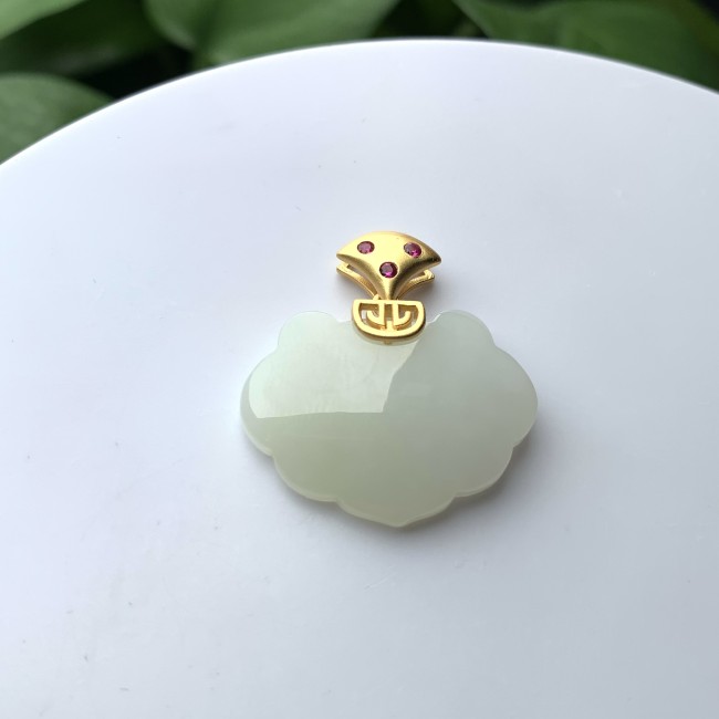 Hetian jade pendant