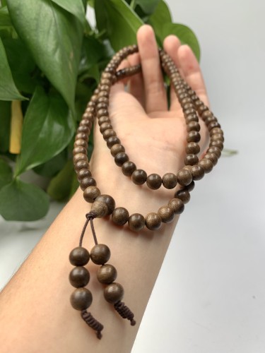 Wooden bead string