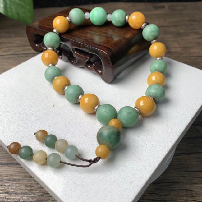 Emerald bead