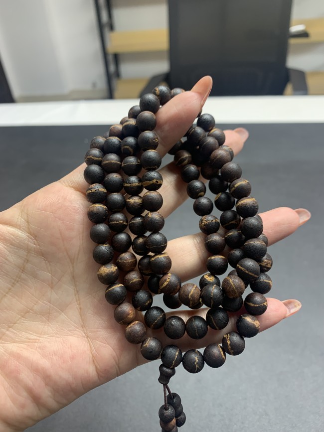 Red sandalwood with small leaves