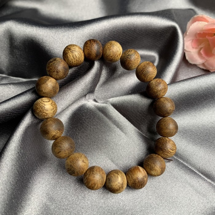 Qinan agarwood bracelet