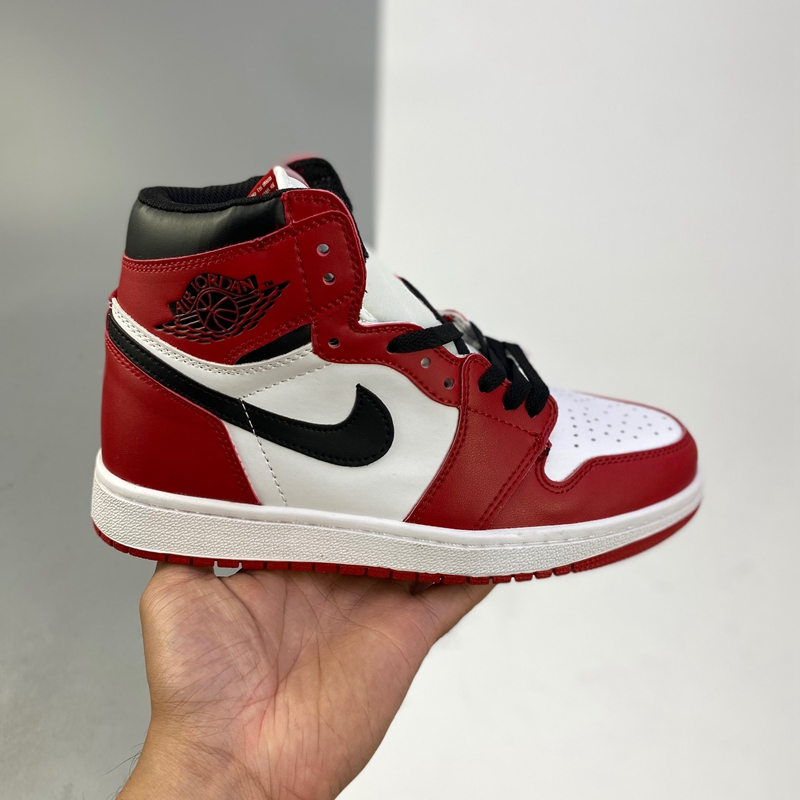 NIKE AIR JORDAN 1 red