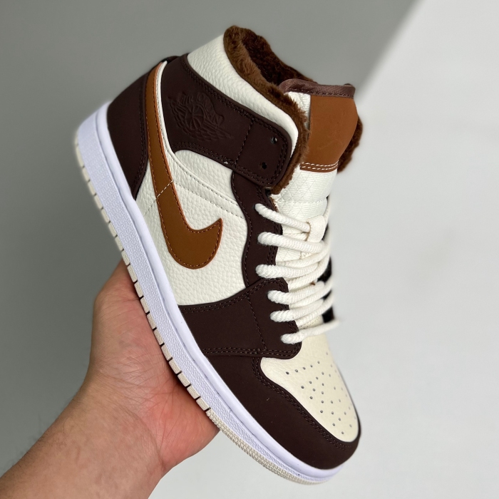 Nike adult Air Jordan 1 Mid SE Brown Basalt Oatmeal white