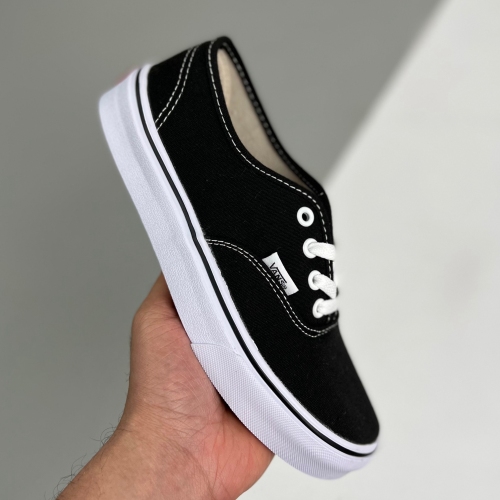 Vans adult Classic Authentic Low Top casual shoes black