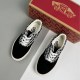 adult Low-Top Casual Skateboard Shoes black white