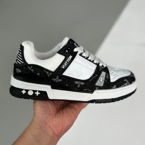 Louis Vuitton adult Trainer Sneaker Low black white