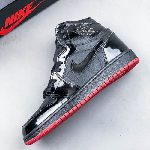 Nike adult Air Jordan 1 Mid SE Patent Triple Black