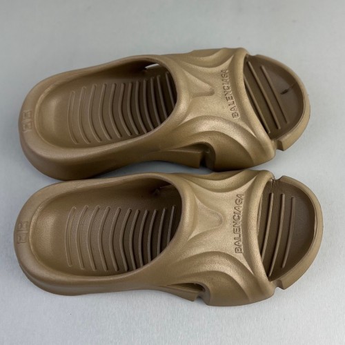 Men's adult sandals brown