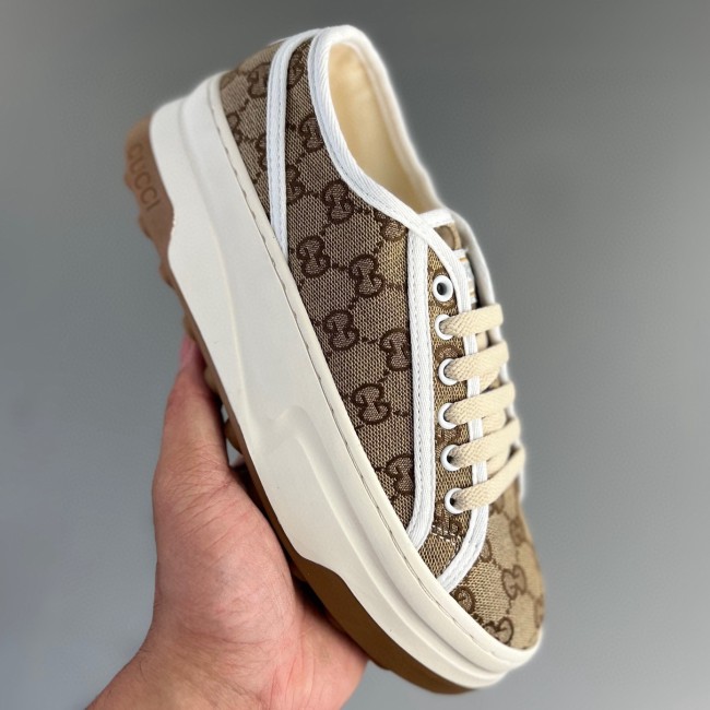 sneaker brown white