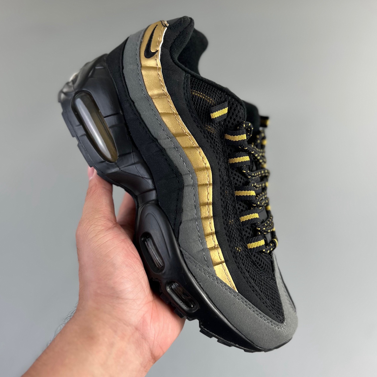nike air max 95 black metallic gold