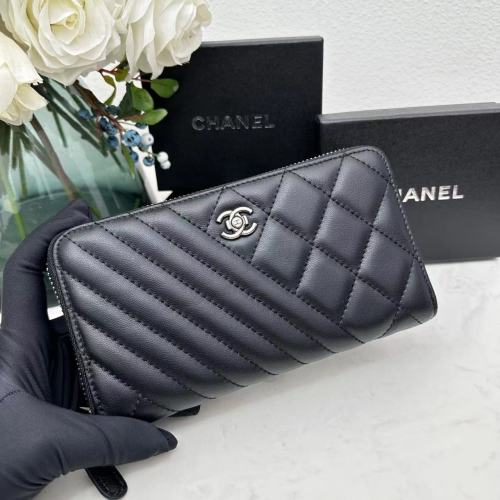 Women's Metal Logo Quilted Sewn Finish Cowhide Wallet black 0862