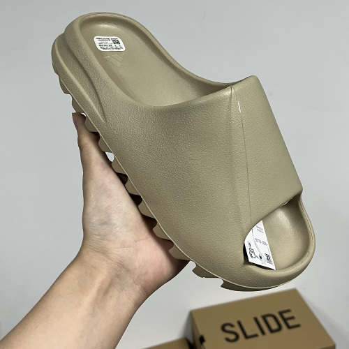 Yeezy Slide Bone (2022 Restock)