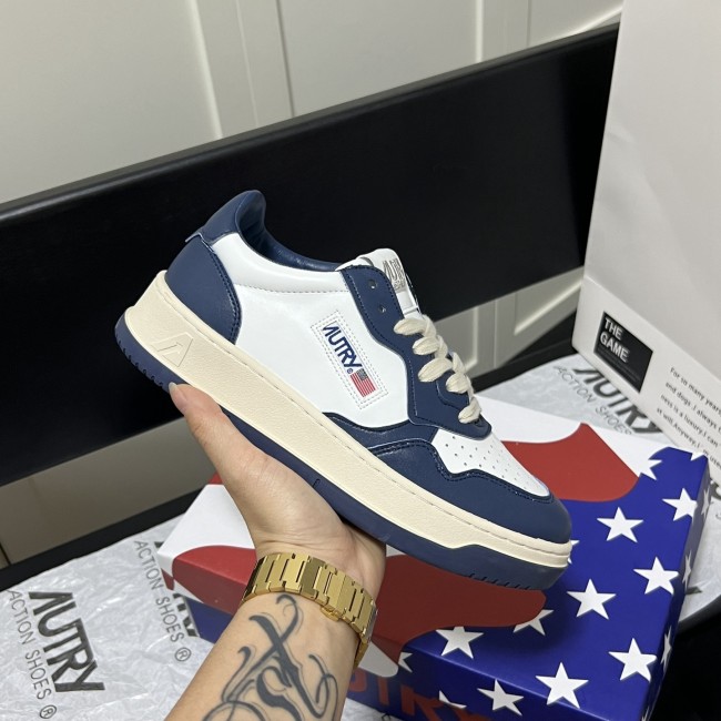 Medalist Low Sneakers White Blue