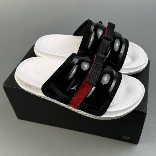 Super Play Anti slip Wear-resistant Lightweight Sports Sandals Black&White DM1683