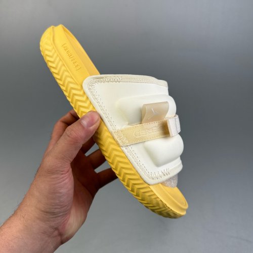 Super Play Anti slip Wear-resistant Lightweight Sports Sandals Yellow DM1683