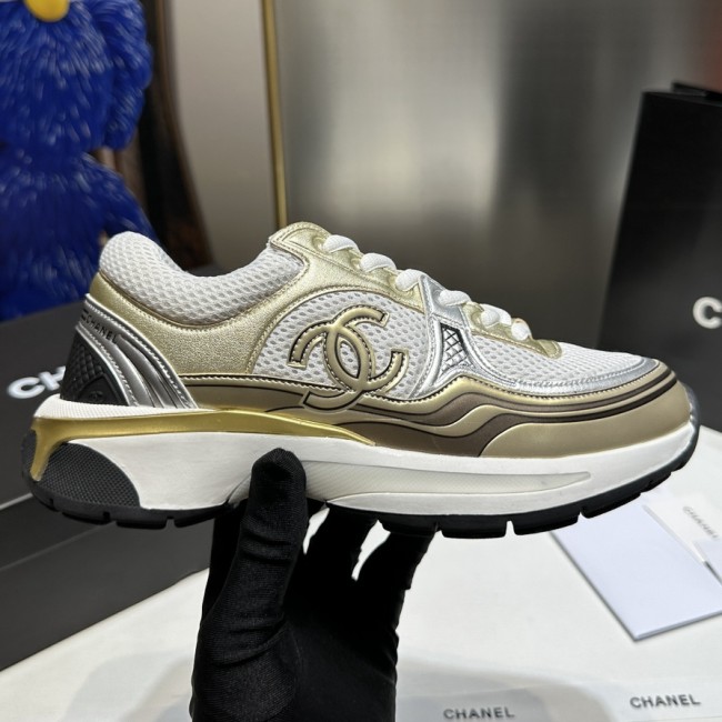 5A Women's CC Runner Gold Laminate Casual Sneakers Gold White
