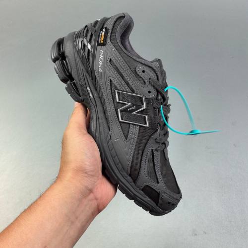Retro Casual Sports Basketball Shoes Pure Black M1906RU
