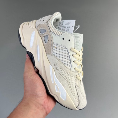Yeezy Boost 700 Casual Sneakers Analog Beige