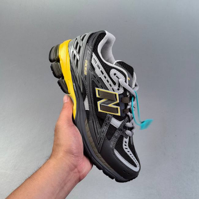 M1906 Retro Low-cut Casual Sneaker Black&Gray M1906NA