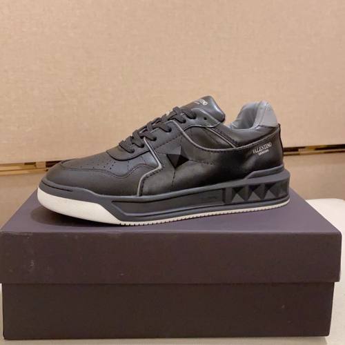 One Stud Low Top Versatile Sneakers Black