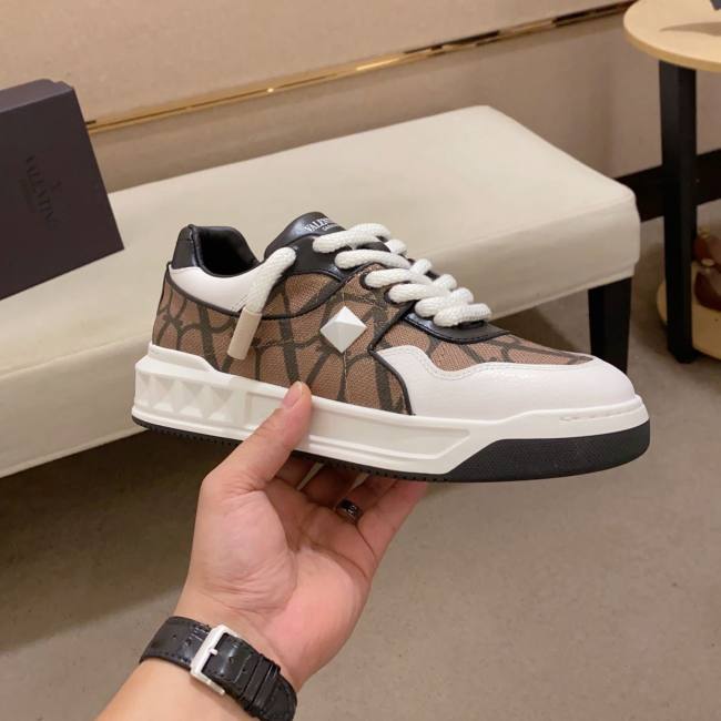 One Stud Low Top Versatile Sneakers Brown Black White