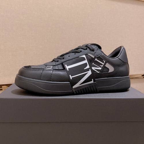 VL7N Low Top Cushioned Sneakers Black