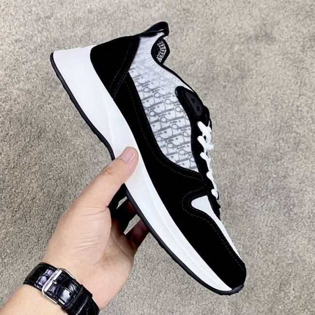 B25 Runner Low Top Sneakers White Black
