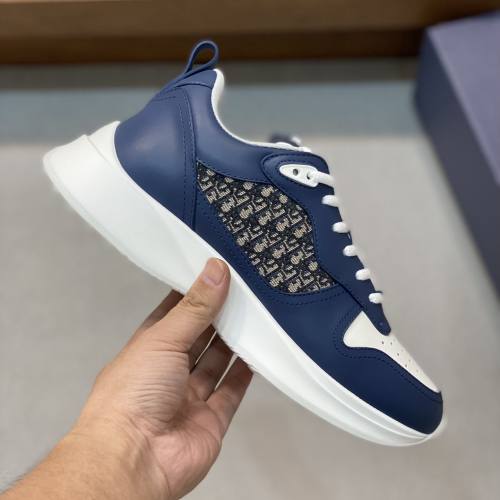 B25 Runner Low Top Cushioned Sneakers Blue White