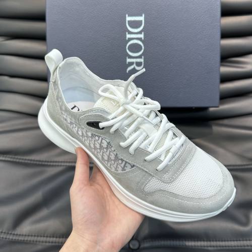 B25 Runner Low Top Cushioned Sneakers Gray White