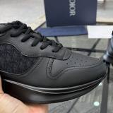 B25 Runner Low Top Cushioned Sneakers Pure Black
