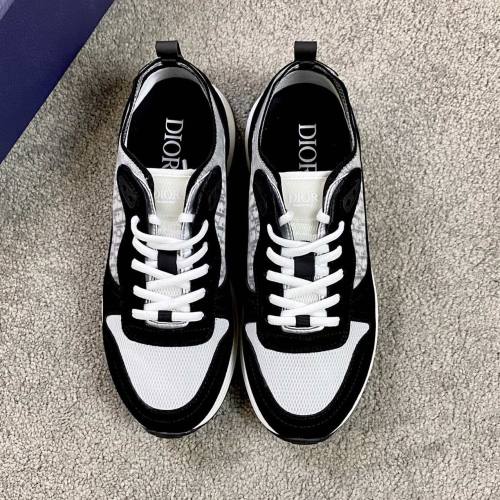 B25 Runner Low Top Sneakers White Black