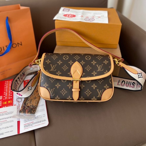 Women's Diane Monogram Shoulder Bag Brown M45985 20x8x13cm
