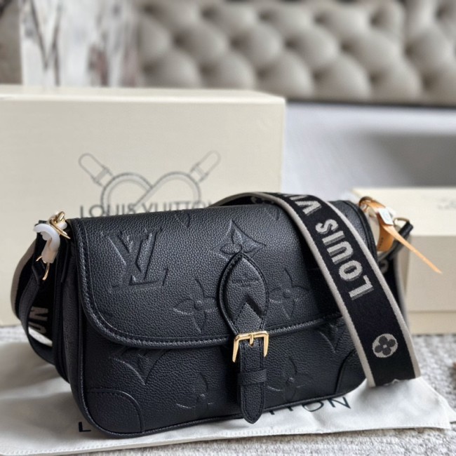 Women's Diane Monogram Versatile Shoulder Bag M46846 25x15CM