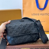 Men's Steamer Monogram Messenger Bag Black M46795 24cm
