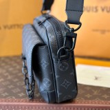 Men's Steamer Monogram Messenger Bag Black M46795 24cm