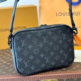 Men's Steamer Monogram Messenger Bag Black M46795 24cm