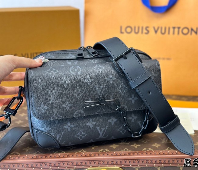 Men's Steamer Monogram Messenger Bag Black M46795 24cm