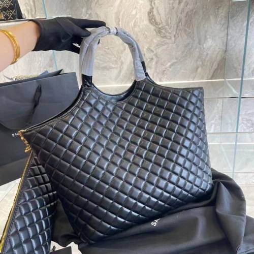 Women's Shopping Bag In Quilted Black