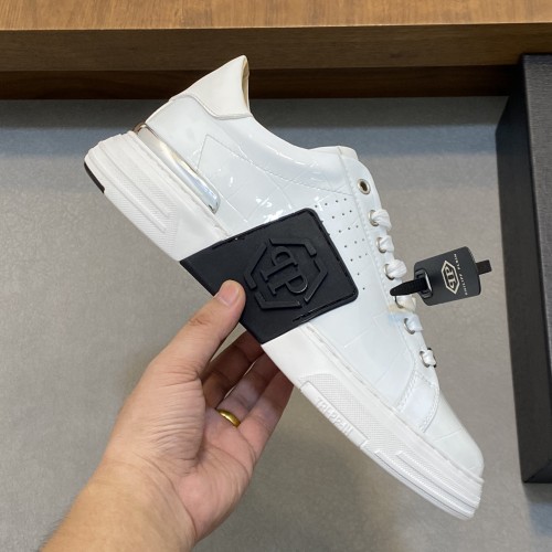 Low-Top Leather Sneakers Phantom Kick White 241001