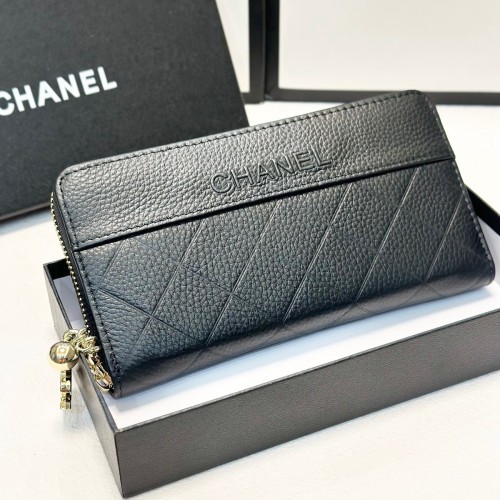 Women's Metal Logo Quilted Sewn Finish Cowhide Wallet black 0862