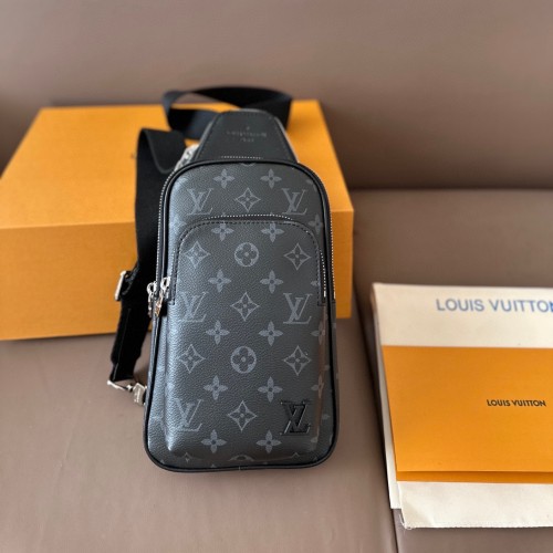 Men's LV Avenue NM Fanny Pack Black 15X25cm 241003