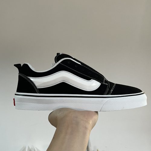 Knu Skool Low Skate shoes Black White