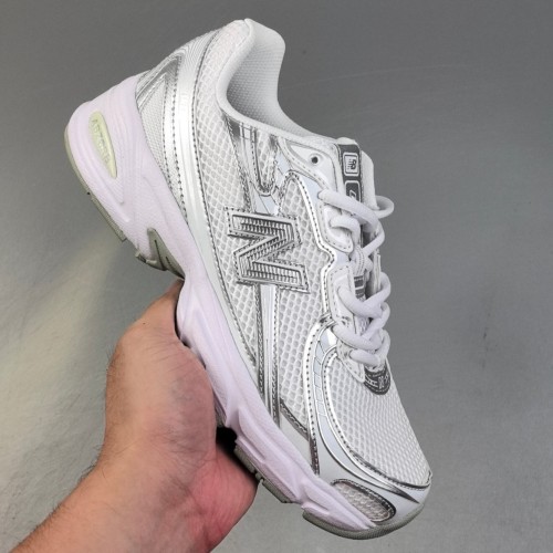 5A 740v2  White Silver Reflection