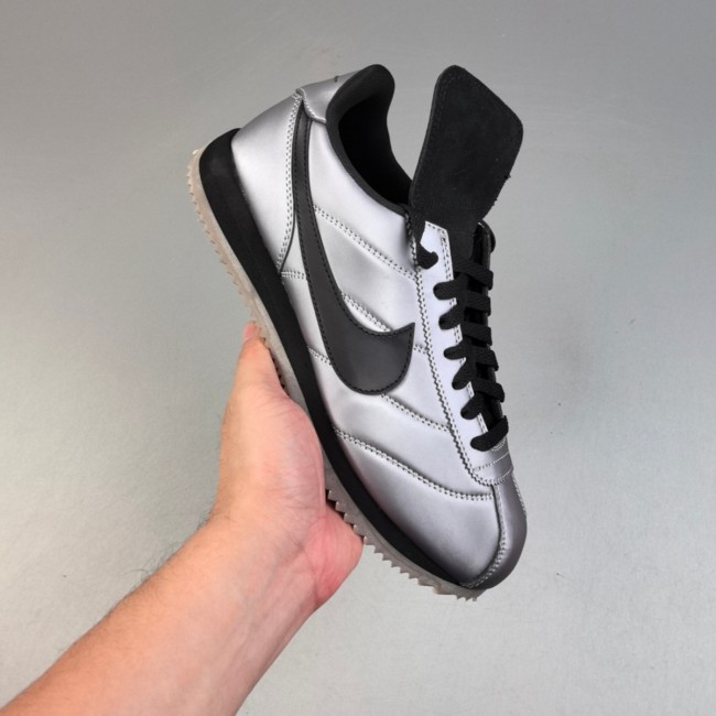 5A Classic Cortez silvery HQ3490-099