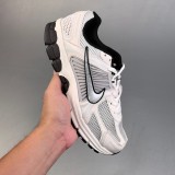 5A Zoom Vomero 5 Sneakers