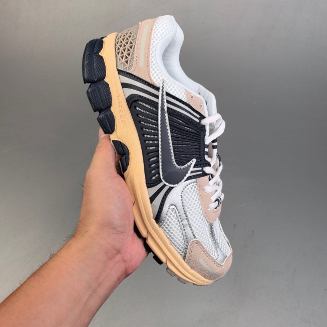 5A Zoom Vomero 5 Sneakers